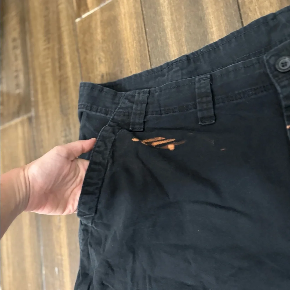 Stylish Wrangler Relaxed Fit Men's Black Cargo Pants Thrashed 44x32 Belt Loops